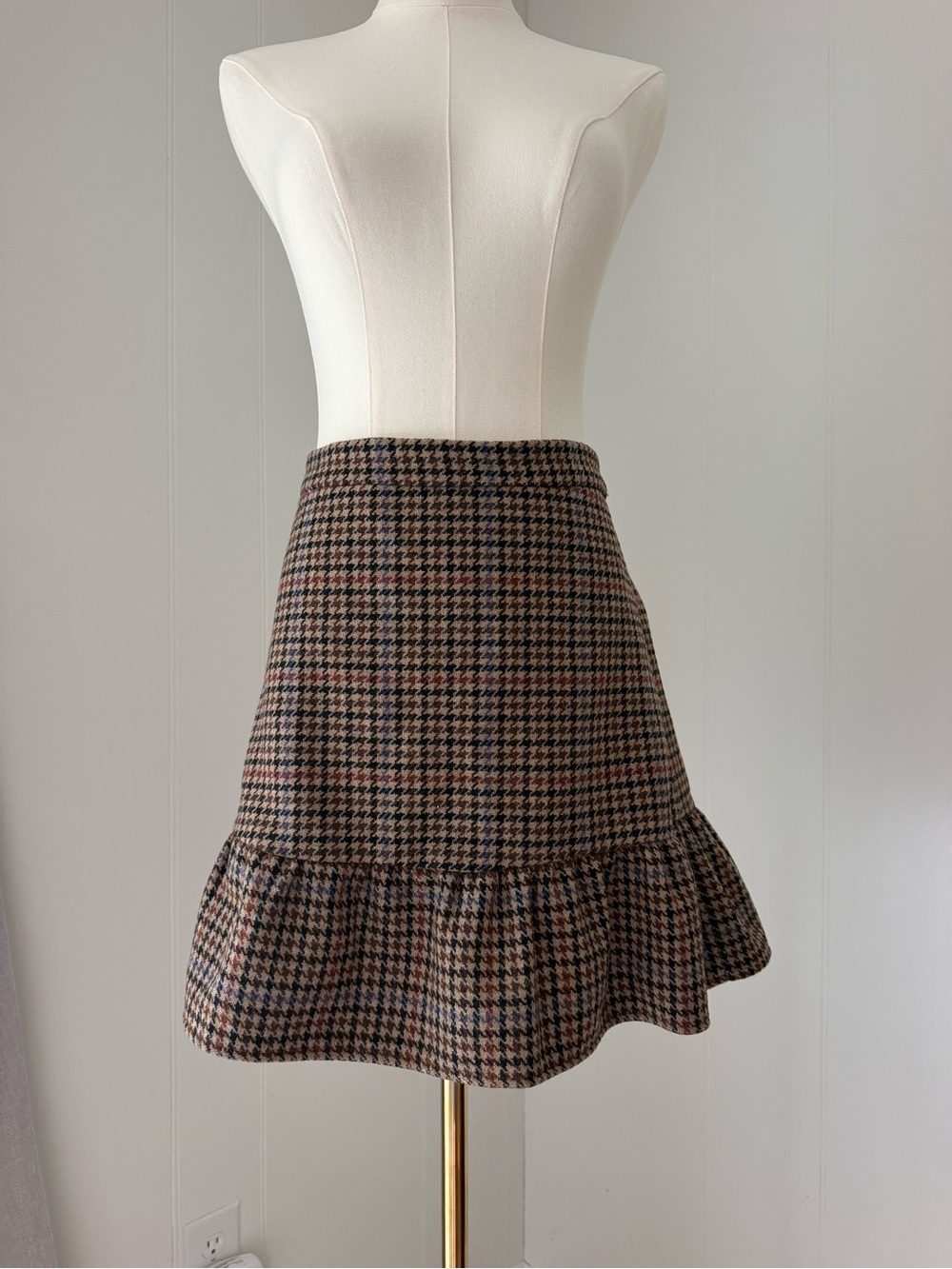 NWT J. Crew Brown Multi Houndstooth Ruffle Hem Mini Skirt - Picture 2 of 5